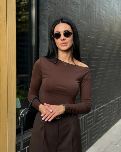 Жіночий лонгслів шоколад стильна еластична футболка з довгим рукавом з віскози м'яка та приємна