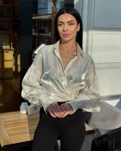 Блуза з органзи на ґудзиках у стилі бохо