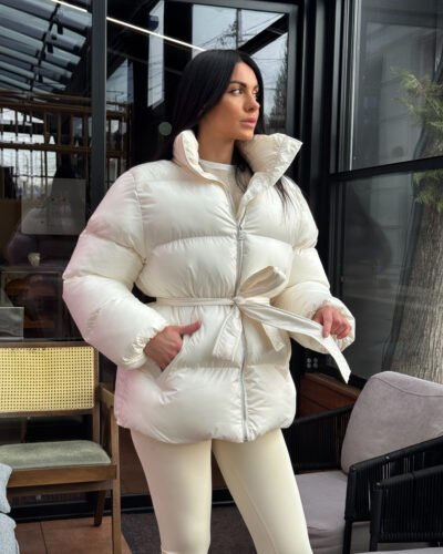 Пуховик на кулісці з поясом у комплекті