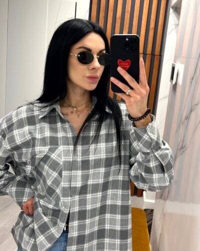 Сіра сорочка з рваним ефектом