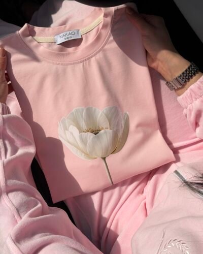 Футболка з принтом квітки