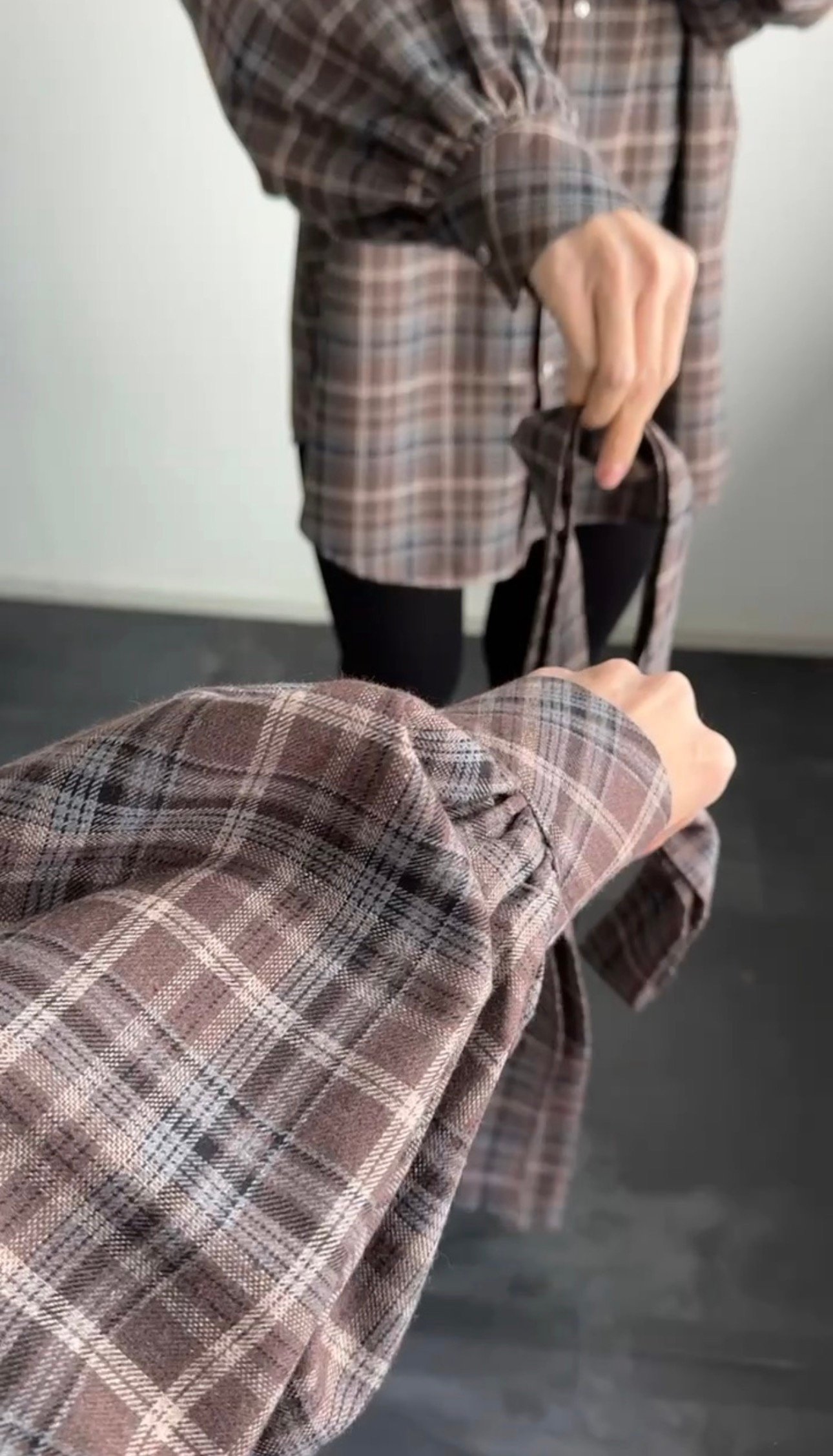 Шоколадна фланелева сорочка з акцентними рукавами-ліхтариками